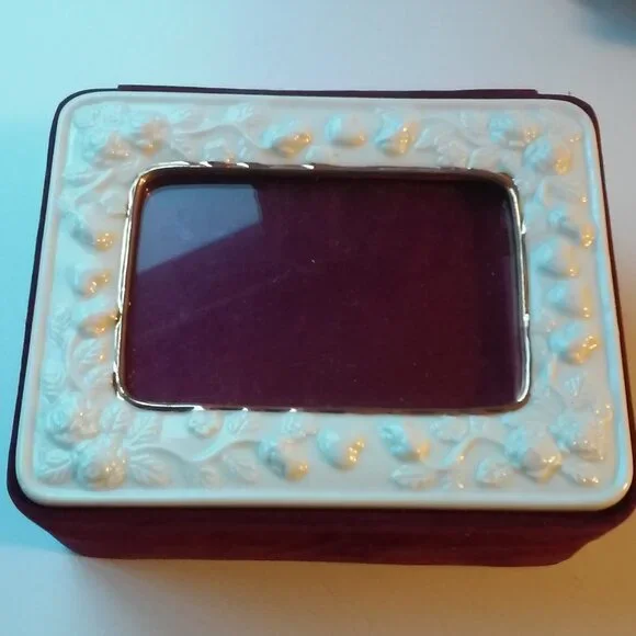 Jewelry Picture Box Burgundy White Holds Rings And More 6 1/2" x 5" x 3" W/Glass - Picture 5 of 5